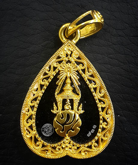 เหรียญพระพุทธชินราช ภปร ทรงใบโพธิ์ เนื้อทองคำ นน.รวม 13.4 กรัม ปี2548 สวยมากๆพร้อมกล่องเดิมๆหายากมาก 1