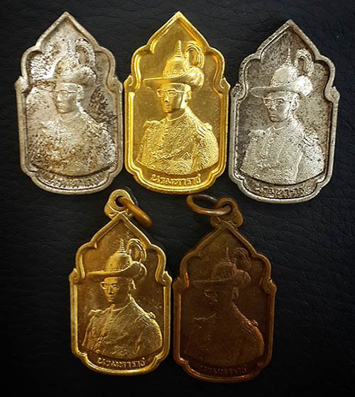 เหรียญนวมหาราช ปี 2530 ครบชุด เนื้อทองคำ เงิน นวะ ทองแดง บรอนซ์ สภาพเดิมๆ สวยมากพร้อมกล่อง หายากมากๆ