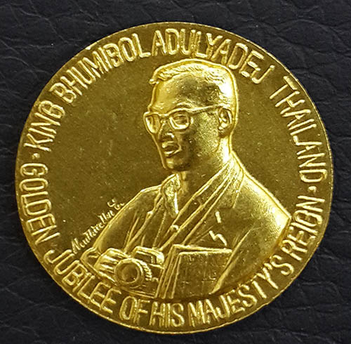 เหรียญในหลวง FAO อะกริคอลา เนื้อทองคำ 4 กรัม ขนาด 1.9 ซ.ม. ปี2538 มาพร้อมซองหนังเดิมๆ สวยงามมาก