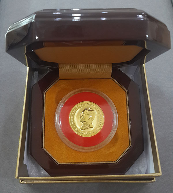 เหรียญกษาปณ์ที่ระลึก ในหลวง WIPO เนื้อทองคำขัดเงา ทอง 99 ผลิตเพียง 2,000 เหรียญ สภาพสวยพร้อมกล่อง 2