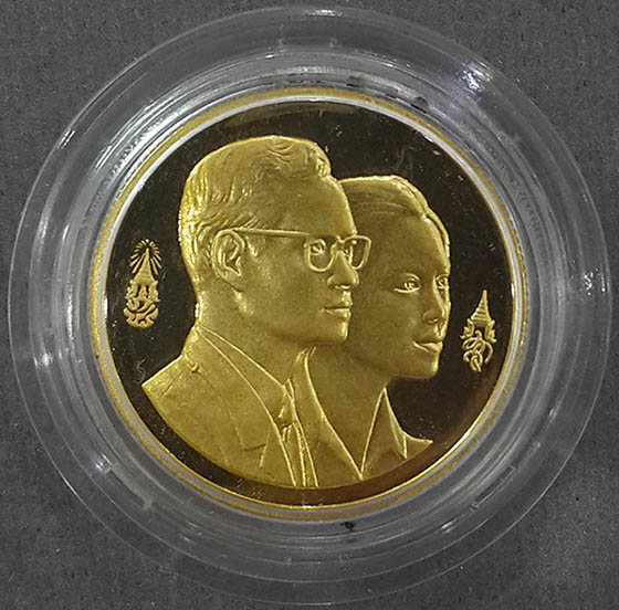 เหรียญที่ระลึกสวนหลวง ร.9 ในหลวงฯ พระราชินีฯ ปี2535 เนื้อทองคำขัดเงา สภาพสวยพร้อมกล่องเดิมๆ หายาก