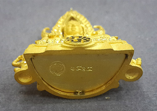 พระพุทธชินราช ภปร.ลอยองค์เนื้อทองคำ 1/2 นิ้ว พิมพ์ใหญ่ ปี2548 เพราะแผ่นดินนี้ คือแผ่นดินเกิด รุ่นแรก 4
