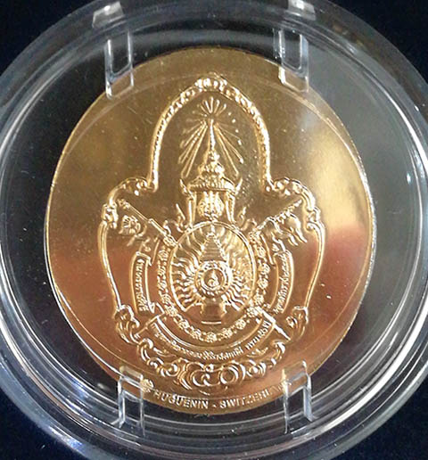 เหรียญที่ระลึกในหลวงสร้างพระมหาธาตุเจดีย์ภักดีประกาศ เนื้อบรอนซ์สวิส สภาพสวยมาก พร้อมกล่องเดิมๆ 1