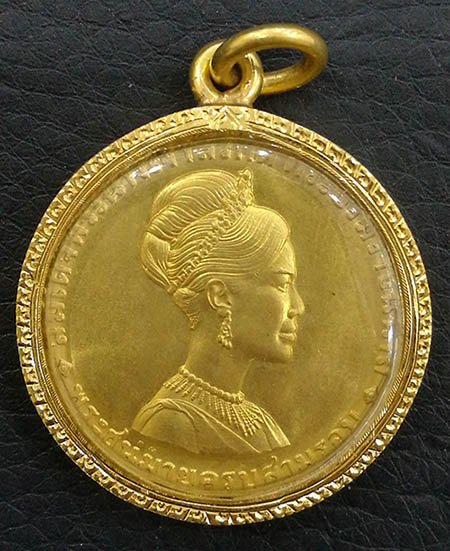 เหรียญ 3 รอบ ราชินี ปี2511 ทองคำใหญ่ สภาพสวยเดิมๆพร้อมกรอบทอง เหรียญแรกของรัชกาลปัจจุบัน ราคาถูกครับ