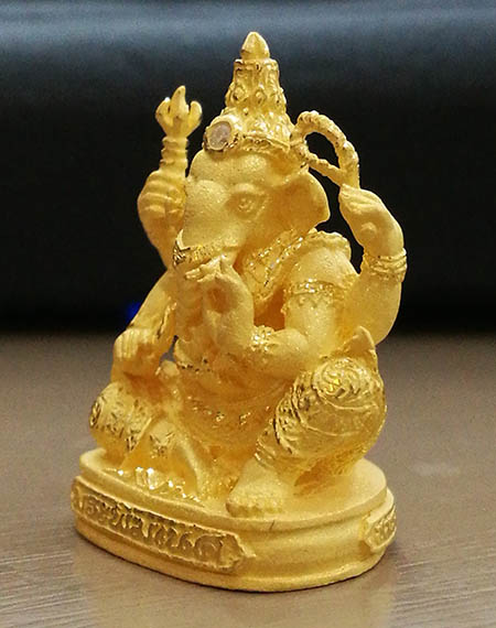 พระพิฆเนศ เทพเจ้าแห่งความสำเร็จ รุ่น ขอได้ดั่งใจหวัง ปี2550 เนื้อทองคำฝังเพชร พิมพ์ใหญ่หนัก 21 กรัม 1