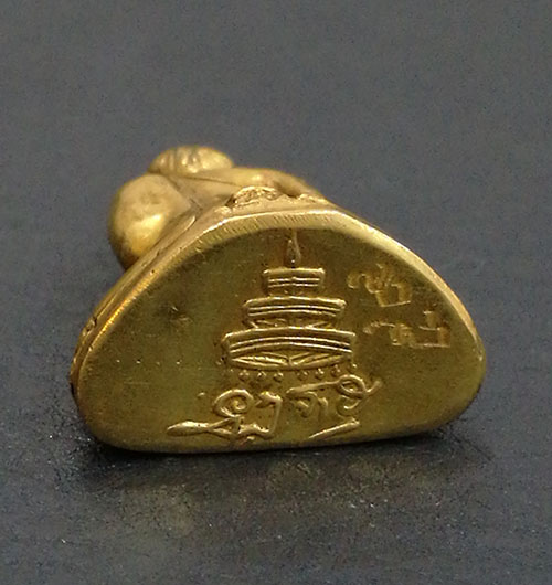 พระกริ่งวชิรมงกุฎ พิมพ์เล็ก เนื้อทองคำ หนัก 8.7 กรัม ในหลวงเสด็จเททอง ปี 2511 พิธีใหญ่มาก หายากกสุดๆ 3