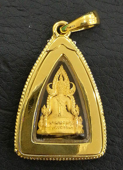 พระพุทธชินราช ภปร.ลอยองค์เนื้อทองคำ 1/4 นิ้ว ปี 2548 โครงการ เพราะแผ่นดินนี้ คือแผ่นดินเกิด รุ่นแรก 1