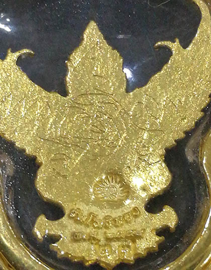 องค์พญาครุฑ รุ่น ราชาทรัพย์ ปี2559 อาจารย์วราห์ เนื้อทองคำลงยา พิมพ์เล็ก ชุดกรรมการ กรอบทองฝังเพชร 2