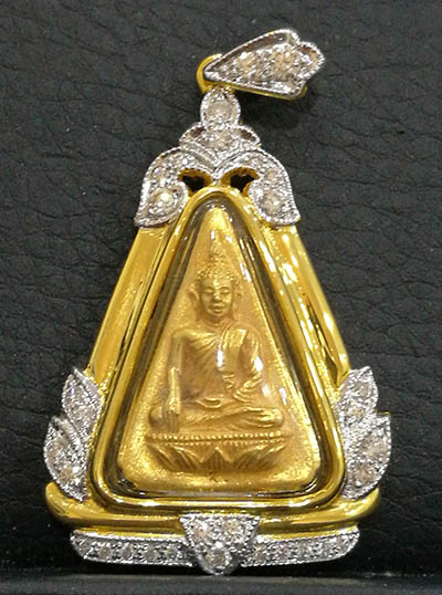 เหรียญพระสมเด็จนางพญา จิตรลดา สก. เนื้อทองคำ พิมพ์กลาง ปี2535 กรอบทองฝังเพชรแท้ พิธีใหญ่ สวยมาก