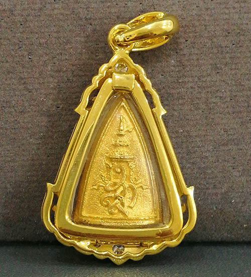 เหรียญพระสมเด็จนางพญา ส.ก.เนื้อทองคำ พิมพ์เล็ก ปี35 5รอบราชินี ร.9เสด็จร่วมพิธี พร้อมกรอบทองฝังเพชร 1