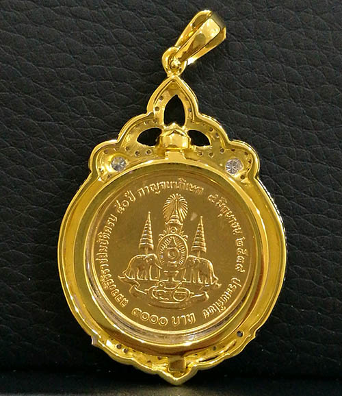 เหรียญกษาปณ์ที่ระลึกทรงครองราชย์ครบ 50 ปี พ.ศ.2539 เนื้อทองคำ พิมพ์กลาง กรอบทองคำฝังเพชรแท้ 1