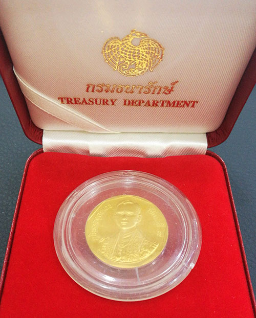 เหรียญกษาปณ์ที่ระลึกพระราชพิธีรัชมังคลาภิเษก หลัง ภปร ปี2531 เนื้อทองคำ พิมพ์ใหญ่ สภาพสวยเดิมๆ นิยม 2