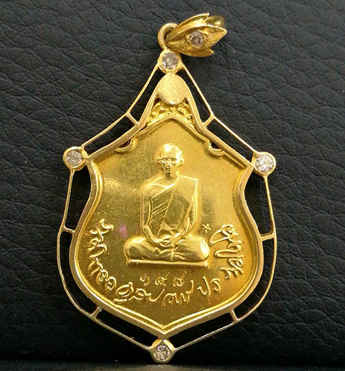 เหรียญในหลวงทรงผนวช ภปร. กองทัพภาค3 ปี2517 เนื้อทองคำ พิธีใหญ่ ในหลวงเสด็จเททอง หนึ่งเดียวบนเวป
