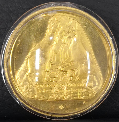 เหรียญที่ระลึกเขาชีจรรย์ ปี 2538 เนื้อทองคำ น.น. 20 กรัม พิธีวัดพระแก้ว สภาพเดิมๆ พร้อมกล่อง