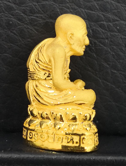 รูปหล่อหลวงปู่ทวด รุ่น111ปีกระทรวงกลาโหม เนื้อทองคำ พิมพ์กลาง ปี2540 พิธีใหญ่ อ.นอง สวยมากพร้อมกล่อง 3