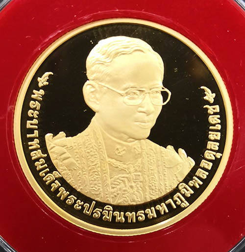 เหรียญกษาปณ์ที่ระลึกครองราชย์ ครบ 70 ปี ปี 2559 เนื้อทองคำขัดเงา พร้อมกล่องและอุปกรณ์เดิมๆ