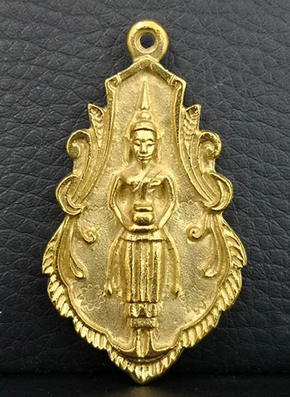 เหรียญหล่อหลวงพ่อบ้านแหลม ใบสาเก เนื้อทองคำ รุ่นย้อนยุค 2460 พิมพ์ใหญ่ ปี2539  สภาพสวยพร้อมกล่องเดิม