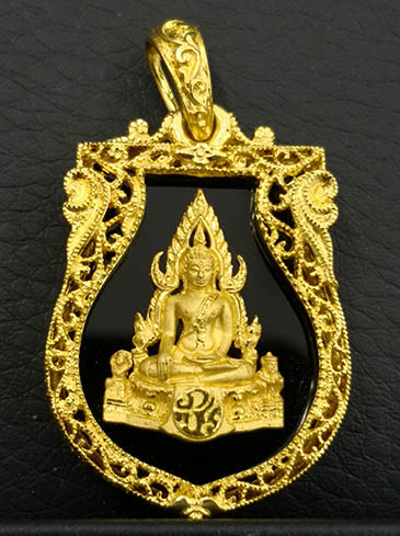เหรียญพระพุทธชินราช ภปร ทรงเสมา เนื้อทองคำ 96.5 นน.รวม 14.8 กรัม ปี2548 พิธีใหญ่ สวยมากๆ หายากมาก