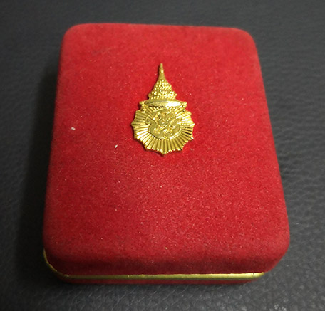 พระกริ่งหลวงพ่อโสธร จปร. เนื้อทองคำ 17.3กรัม ปี35 รุ่น 100ปี โรงเรียนเบญจมราชรังสฤษฏิ์ พร้อมกล่อง 6