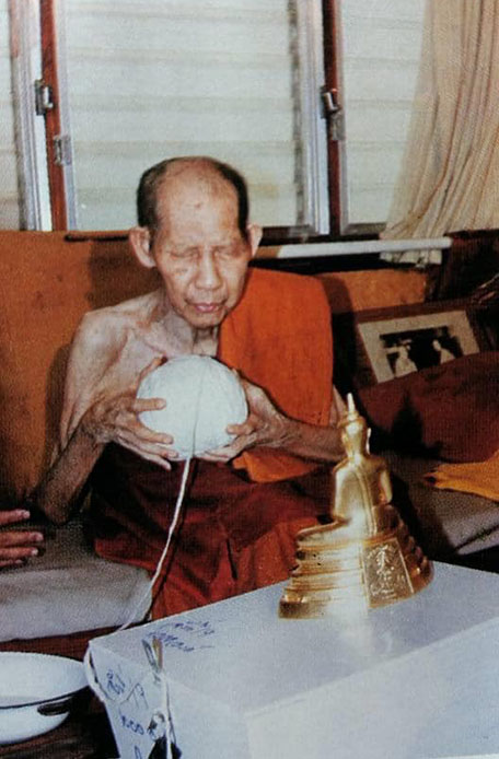พระกริ่งหลวงพ่อโสธร จปร. เนื้อทองคำ 17.3กรัม ปี35 รุ่น 100ปี โรงเรียนเบญจมราชรังสฤษฏิ์ พร้อมกล่อง 7