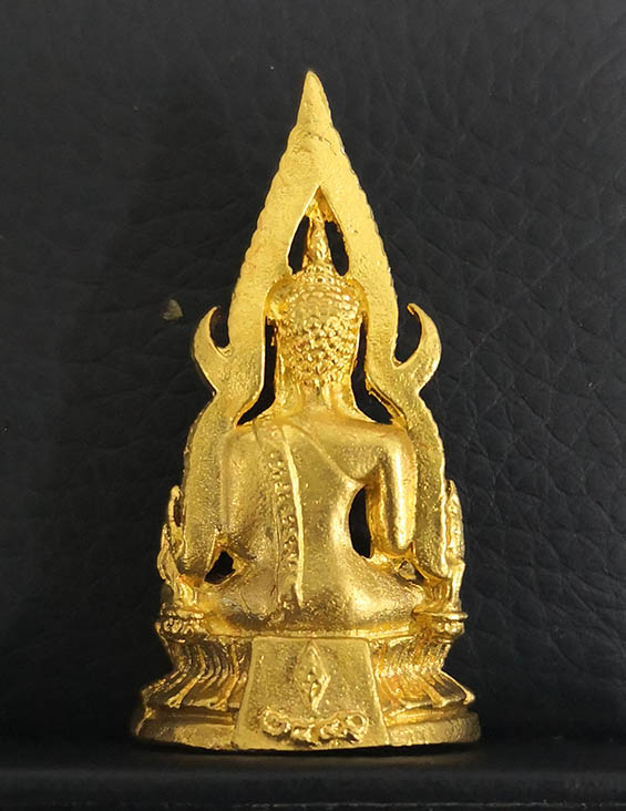 รูปหล่อพระพุทธชินราชหล่อโบราณเหวี่ยงมือ รุ่นมงคลโภคทรัพย์ ปี40 ชุดกรรมการใหญ่  เนื้อทองคำ 51.38 กรัม 2