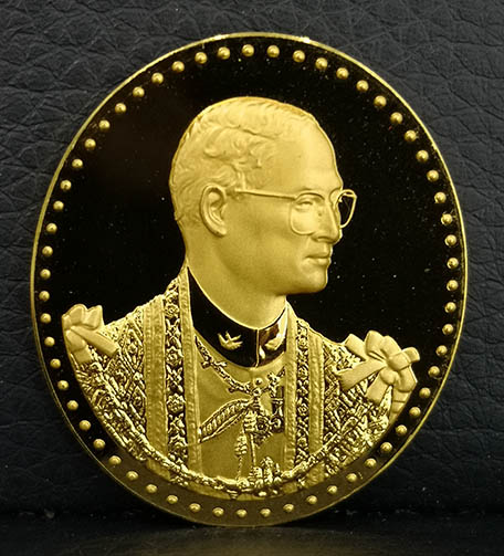 เหรียญที่ระลึก ร.9 75พรรษา ภปร. ร.พ.ศิริราช เนื้อทองคำขัดเงา 99.99 พิมพ์ใหญ่ 18 กรัม สวยพร้อมกล่อง