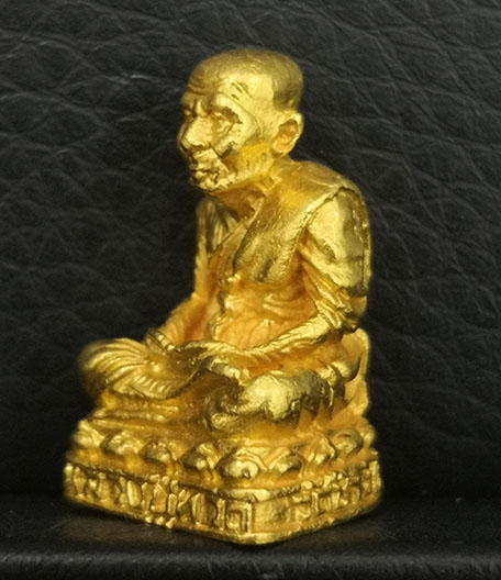 สมเด็จหลวงปู่ทวด เนื้อทองคำ รุ่นกองทุนหลวงปู่ทวดสงเคราะห์ วัดช้างให้ ปี 2535 สภาพเดิมๆสวยพร้อมกล่อง 1