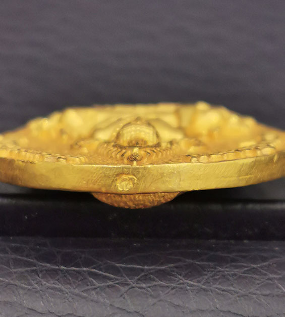 เหรียญจักรพรรดิ์วังจันทร์สองหน้า พระพุทธชินราช - สมเด็จพระนเรศวรมหาราช ปี2543 เนื้อทองคำ 32.1กรัม 4