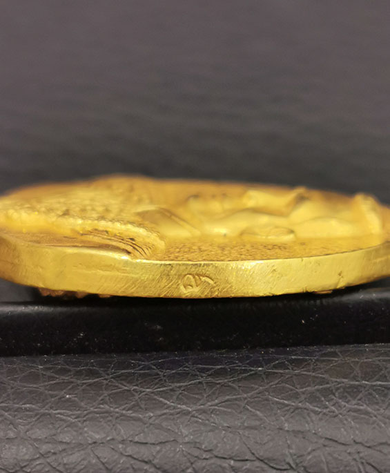 เหรียญจักรพรรดิ์วังจันทร์สองหน้า พระพุทธชินราช - สมเด็จพระนเรศวรมหาราช ปี2543 เนื้อทองคำ 32.1กรัม 5