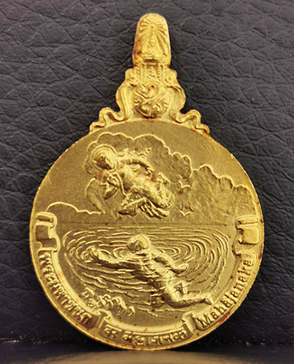 เหรียญพระมหาชนกชุดทองคำเล็ก (ทองคำ นาค เงิน) ปี2542 นิยม สภาพเดิมๆพร้อมกล่อง น่าเก็บมากครับ 3