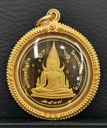 เหรียญพระพุทธชินราช รุ่นเสาร์ห้า 2หน้า ทองคำขัดเงา พิมพ์ใหญ่ พร้อมกรอบทองคำ 44.6กรัม สร้าง 99เหรียญ