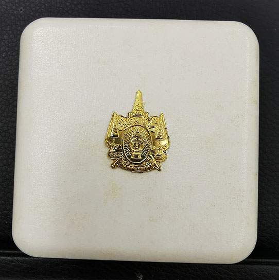 เหรียญที่ระลึก รัชมังคลาภิเษก ปี2531 ทองคำ 7.5กรัม สภาพสวยเดิมๆ พร้อมกล่องและใบเซอร์ หายากมาก 3