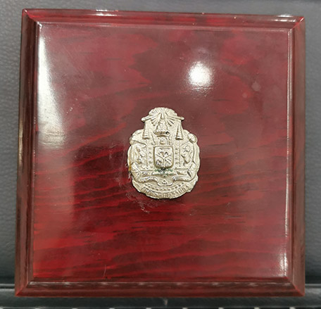 เหรียญในหลวงที่ระลึก 95 ปี โรงเรียนนายร้อยตำรวจ  ปี 2539 ชุดทองคำขัดเงา สภาพสวยเดิมๆพร้อมใบเซอร์ 9