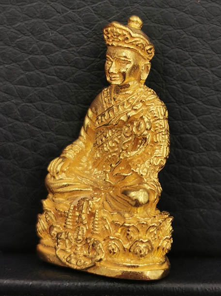พระกริ่งหลวงปู่ไต้ฮงกง เนื้อทองคำ รุ่นกาญจนาภิเษก ตราสัญลักษณ์ครองราช 50 ปี พ.ศ.2539 พิธีใหญ่ สวยมาก 1