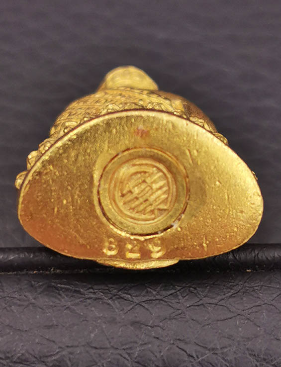 พระกริ่งหลวงปู่ไต้ฮงกง เนื้อทองคำ รุ่นกาญจนาภิเษก ตราสัญลักษณ์ครองราช 50 ปี พ.ศ.2539 พิธีใหญ่ สวยมาก 3