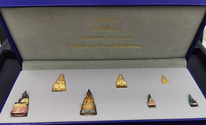 พระกริ่งไพรีพินาศ รุ่นมหามงคล 72 พรรษา(๖รอบ) ปี2542 ชุดทองคำพิเศษ นน.รวม 23.3 กรัม สร้างน้อย สภาพสวย 9