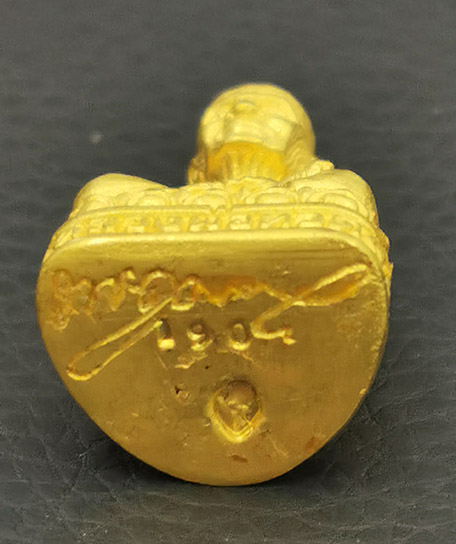 รูปหล่อหลวงปู่ทวด วัดช้างให้ รุ่นลายเซ็นต์ เสาร์ห้า พิมพ์ใหญ่ ปี2539 เนื้อทองคำ หนัก 33.4กรัม สวยมาก 4