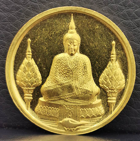 เหรียญพระแก้วมรกต ทรงเครื่องฤดูหนาว รุ่นราชศรัทธา 200 ปีกรุงเทพฯ ปี2525 สุดสวย พิธีใหญ่ เนือทองคำ