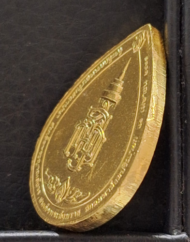 เหรียญสมเด็จพระสังฆราชหยดน้ำ ทองคำพิมพ์ใหญ่ ปี2533 สภาพสวยพร้อมกล่องเดิมๆ พิมพ์นิยมครับ 3