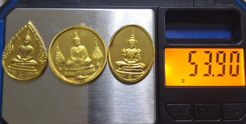 เหรียญพระแก้วมรกต ภปร. ทรงเครื่อง 3ฤดู รุ่นราชศรัทธา 200 ปีกรุงเทพฯ ปี 2525 สุดสวย พิธีใหญ่พร้อมกล่อ 2