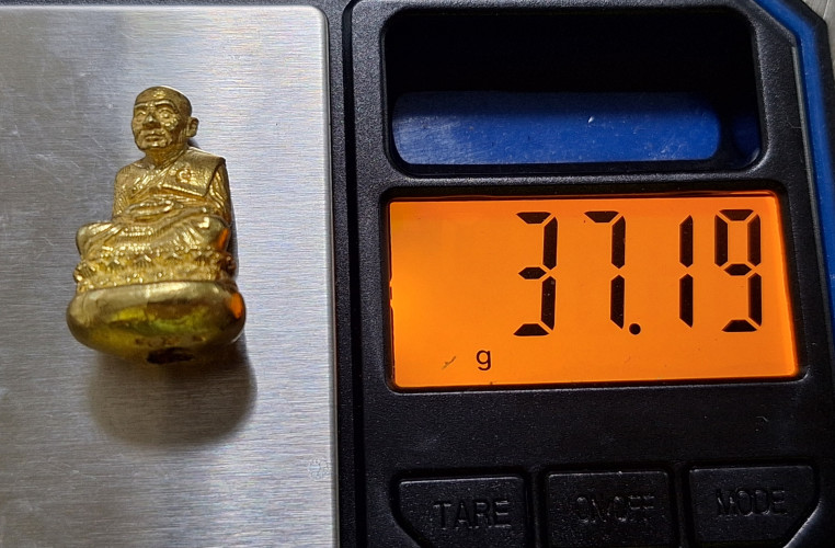 หลวงปู่ทวดโบราณเบ้าทุบมหาลาภ รุ่นกฐิน ปี40 บรรจุผงว่านปี2497วัดช้างให้ เนื้อทองคำ นิยมและหายาก 5
