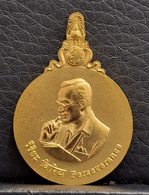 เหรียญพระมหาชนกชุดทองคำเล็ก (ทองคำ นาค เงิน) ปี2542 นิยม สภาพเดิมๆพร้อมกล่อง น่าเก็บมากครับ 2