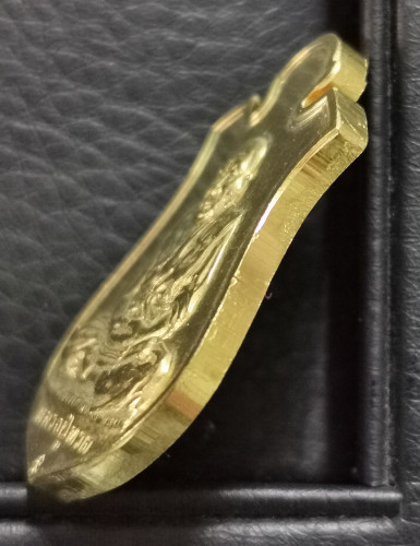 เหรียญรูปอาร์มหลวงปู่ทวด รุ่นเบตง2 ปี2537 เนื้อทองคำ หนัก 25.09กรัม พร้อมกล่องเดิมๆ นิยมและหายากมาก 2