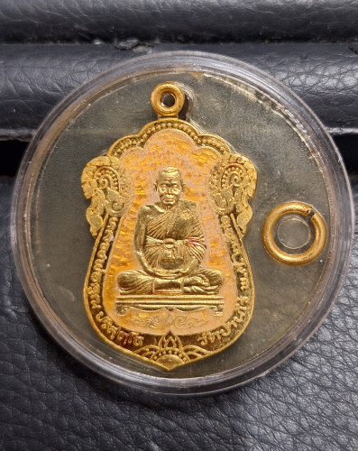 เหรียญชุดเสมาหลวงพ่อคูณ รุ่นค้ำคูณมรดกไทย ปี 2536 หมายเลขชุด 999 รุ่นนิยมครับ 2