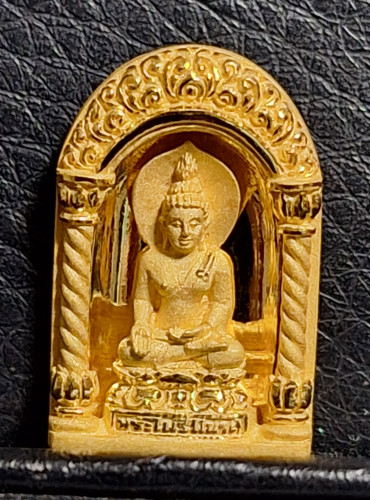 เหรียญหล่อพระไพรีพินาศซุ้มเรือนแก้ว รุ่นทูลเกล้ามหามงคล ปี 2544 เนื้อทองคำ 99.99% หนัก 7.22 กรัม พร้