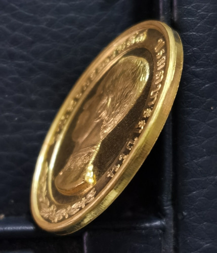 เหรียญเทิดพระเกียรติ ร.5 รุ่นทรงยินดี ปี 2535 เนื้อทองคำ 20.19กรัม วัดหัวลำโพง พิธีใหญ่ สภาพสวย 3