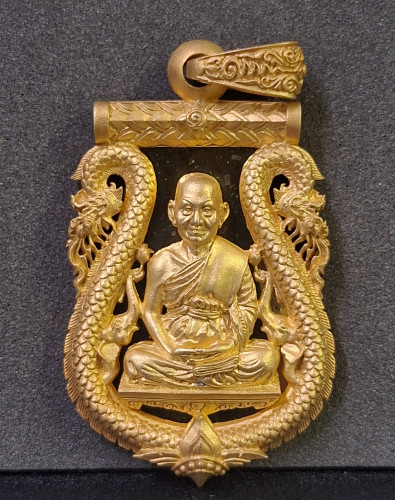เหรียญเสมาฉลุ ยกซุ้มพญานาค หลวงพ่อจรัญ รุ่นนฤมิตรโชค ปี54 เนื้อทองคำ 32.5 กรัม สภาพสวย