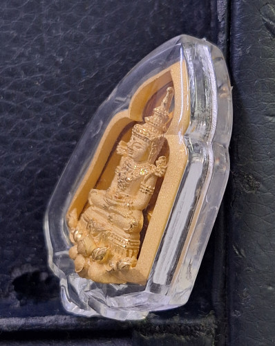 เหรียญพระแก้วมรกต ภปร. ทรงซุ้ม เนื้อทองคำ 12.8 กรัม ปี2547 ร.พ.ภูมิพล สภาพสวยเดิมๆ หายากมากครับ 2