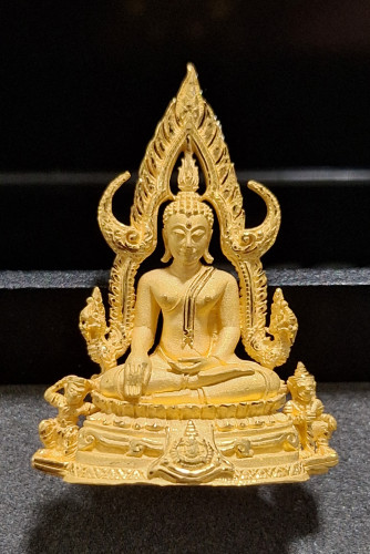 พระพุทธชินราช ภ.ป.ร. 6รอบ ร.9 ปี42 เนื้อทองคำ99.99% พิมพ์ใหญ่ โดยมูลนิธิพิทักษ์ดวงตาฯ พิธีใหญ่ สวยมา