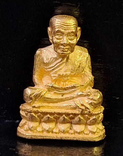  รูปหล่อหลวงปู่ทวด รุ่นสร้างเจดีย์ ปี 2533 พิมพ์เล็ก เนื้อทองคำ น้ำหนัก11.54 กรัม สภาพสวยเดิมๆพร้อมก